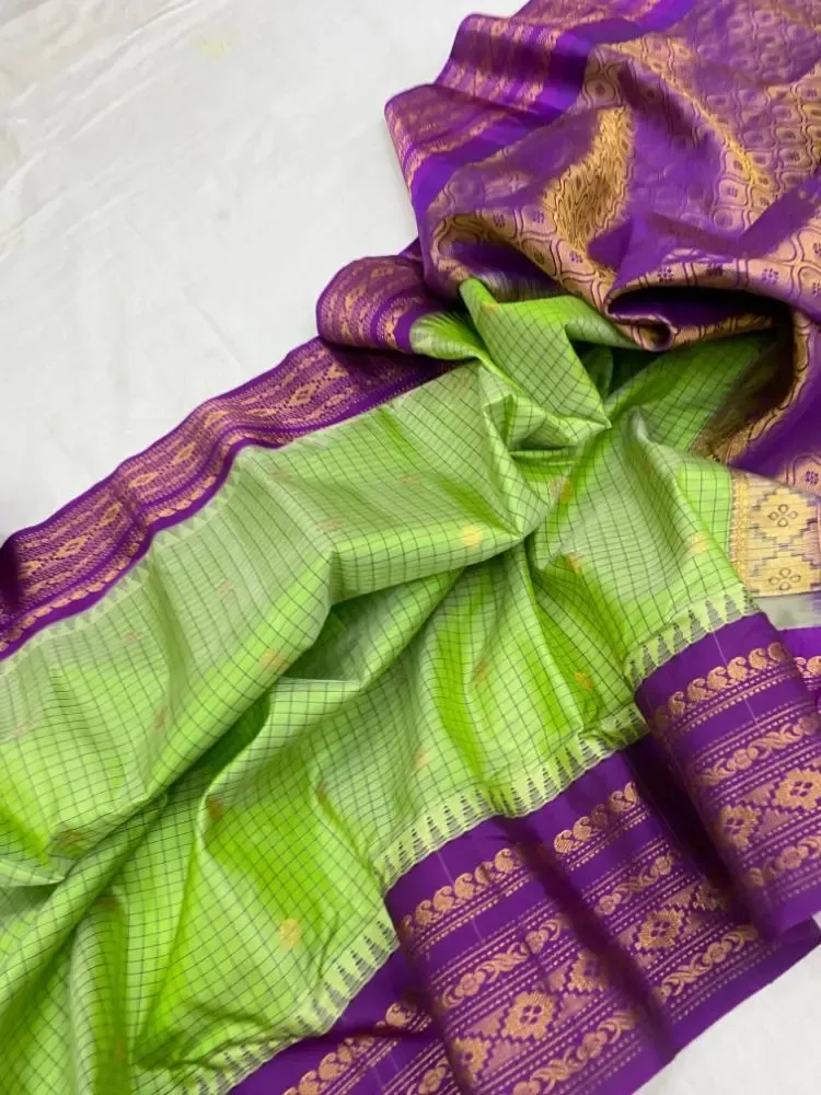 EXCLUSIVE-GADWAL-HANDWOVEN-SAREE-FEATURING-KANCHI-BORDERS-AND-PLAIN-BUTTA-IN-GREEN